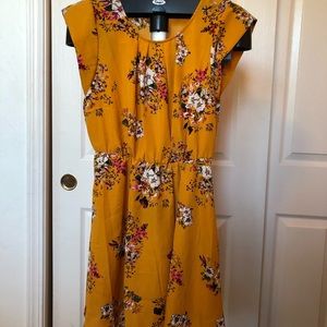 Yellow flowery dress Size M